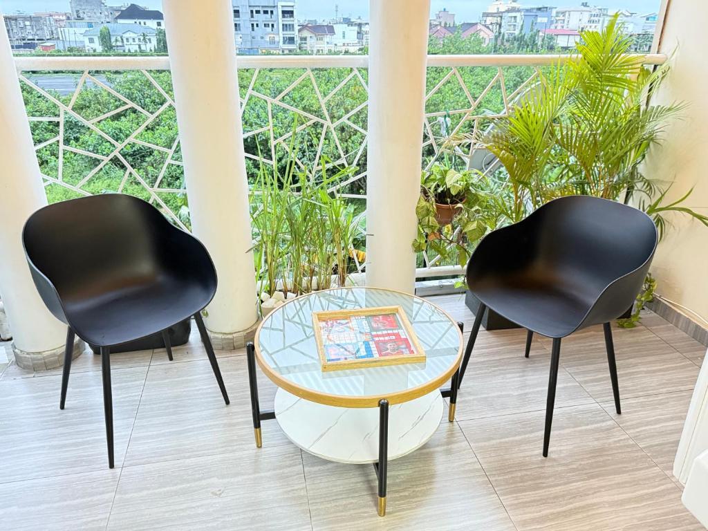 Villa on Hollywood Boulevard