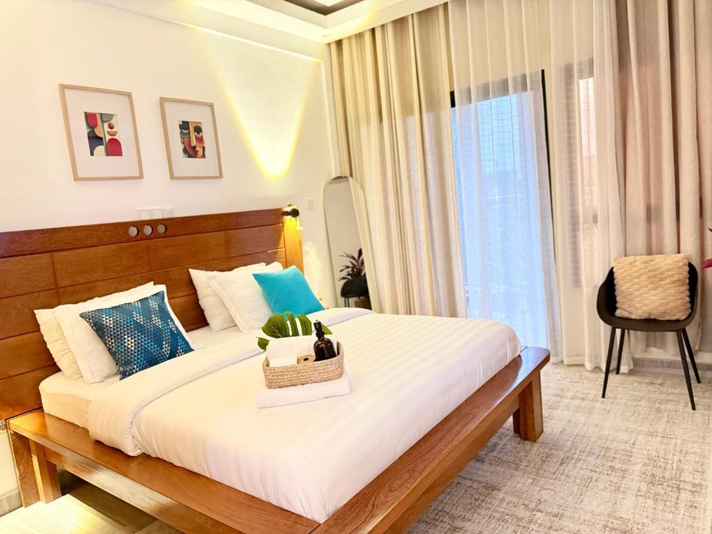 Villa on Hollywood Boulevard